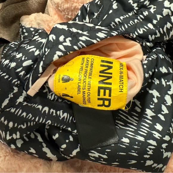 North Face reversible pink and black jacket - Picture 5 of 6